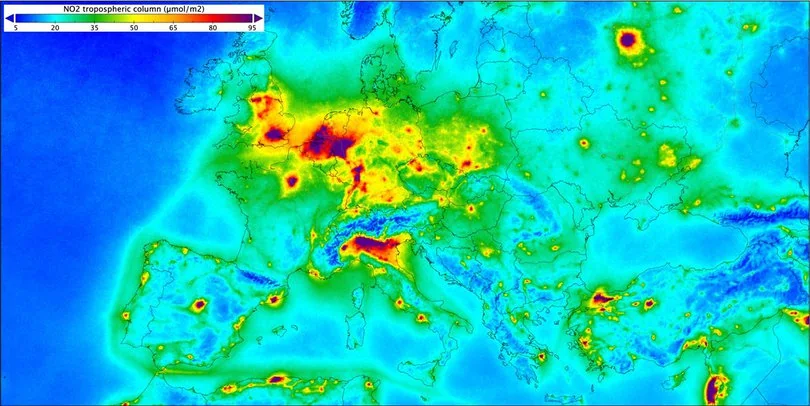 Mapa que muestra el dióxido de nitrógeno sobre Europa Mapa que muestra el dióxido de nitrógeno sobre Europa